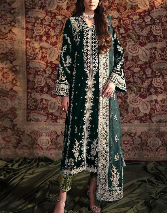 Luxury Heavy Embroidered Velvet Wedding Dress with Emb. Organza Dupatta (DZ17679)