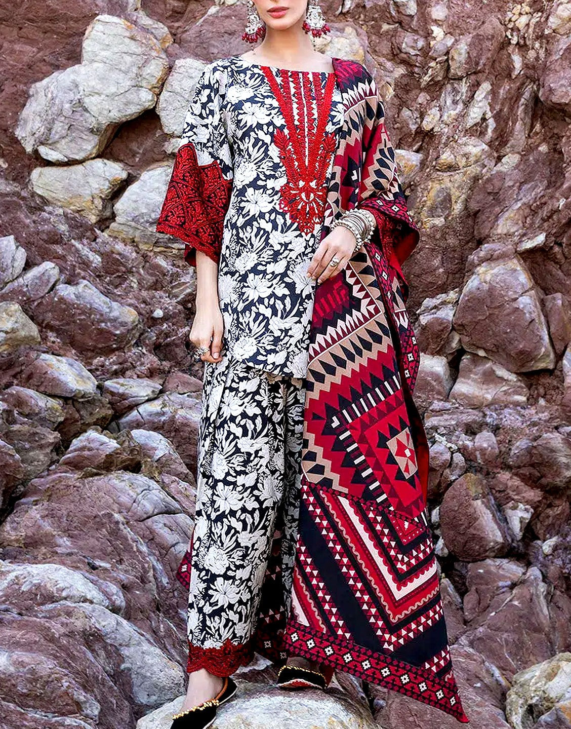 Lawn Dress Design 2024 Pakistani Lawn Suits Lawn Collection Online Shopping in Pakistan DressyZone